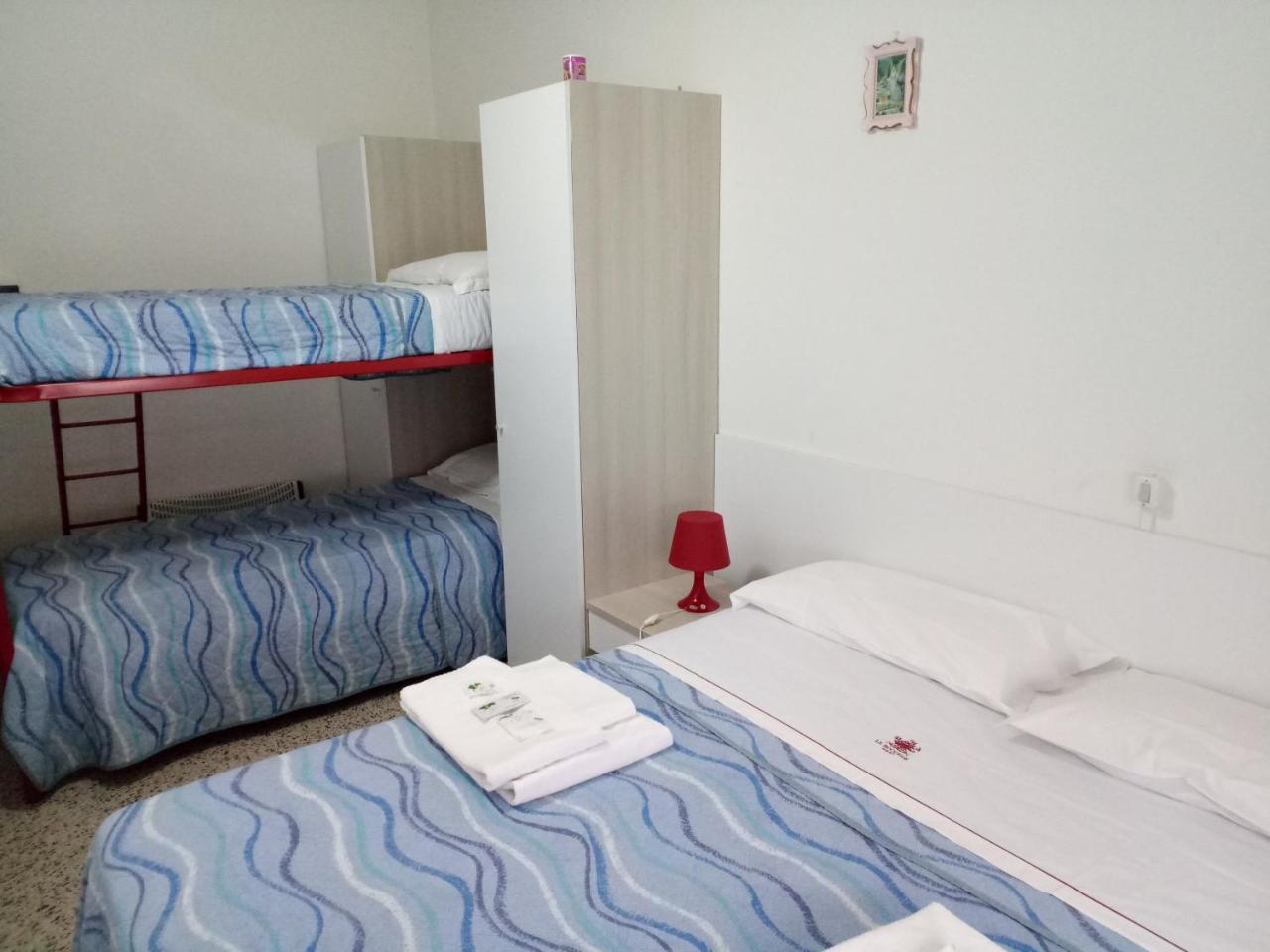 London Cafe Bed & Breakfast Castelnovo ne' Monti Exterior photo