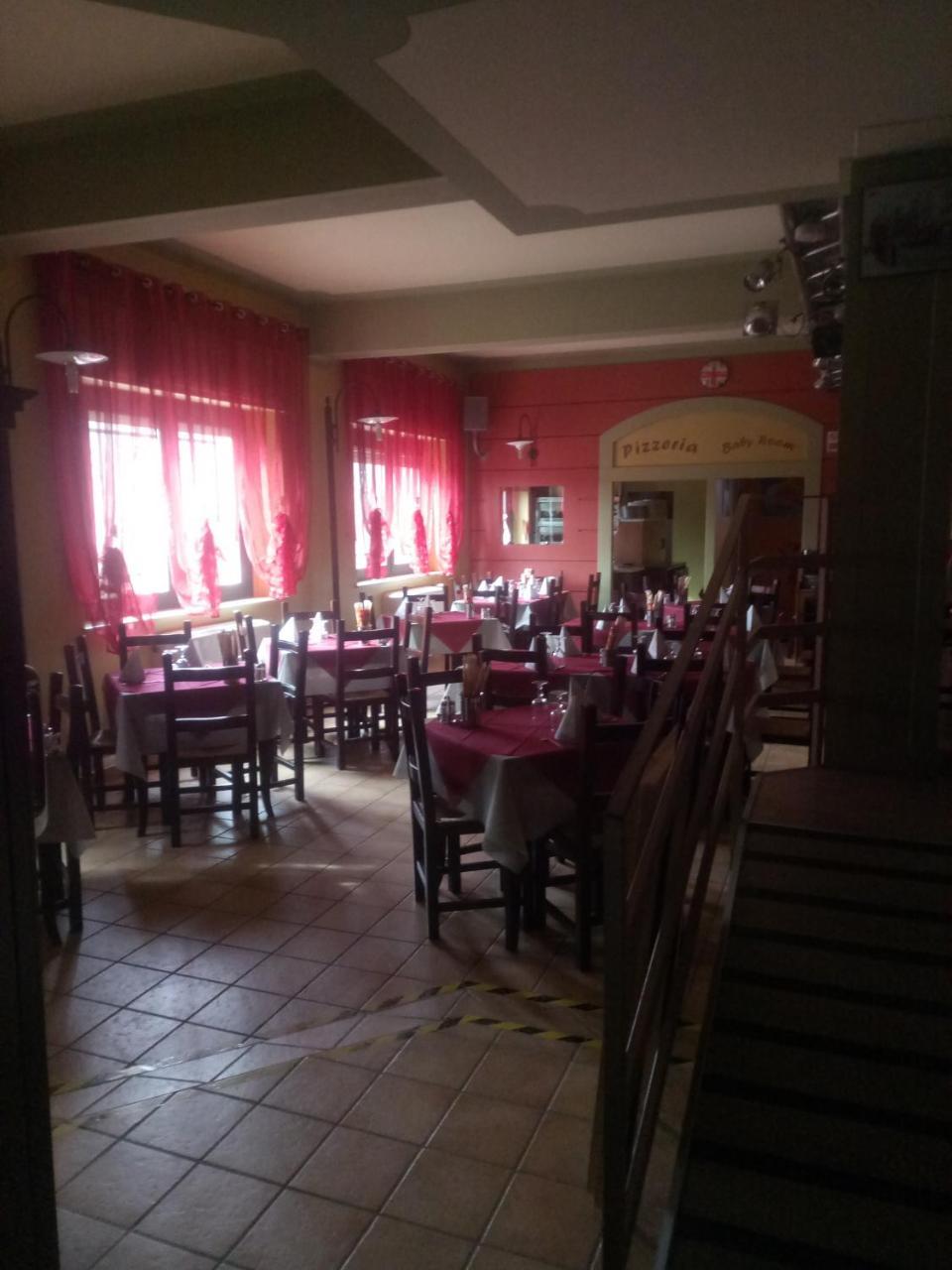London Cafe Bed & Breakfast Castelnovo ne' Monti Exterior photo